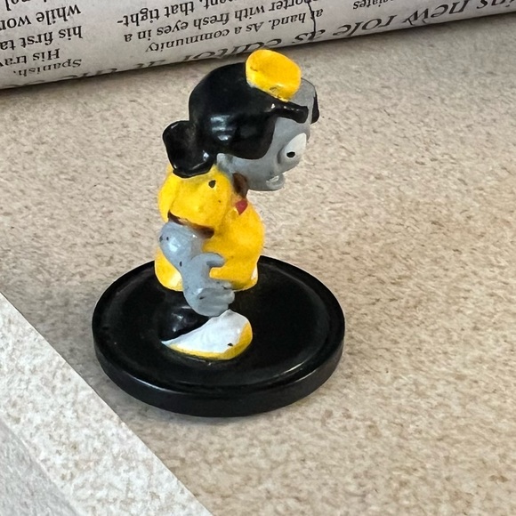 ๐ด Zombie Burbz mini PVC toy collectible figure from WowWee Group Limited (2011) - Picture 5 of 7